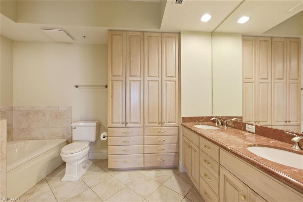 THE RESIDENCES AT LA PIAZZA - Residential