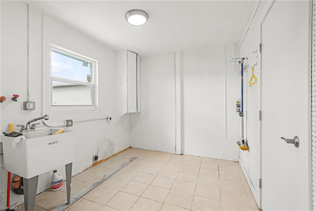 FORT MYERS SHORES - Residential