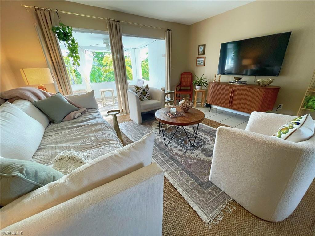 IMPERIAL SHORES - Residential