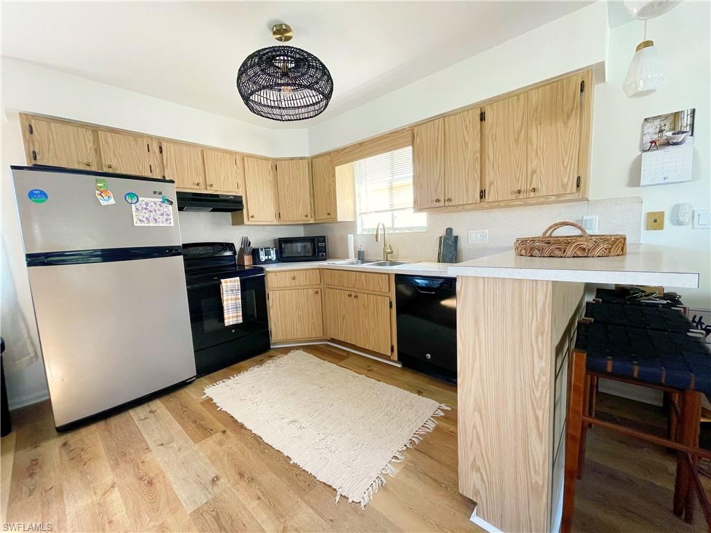 IMPERIAL SHORES - Residential