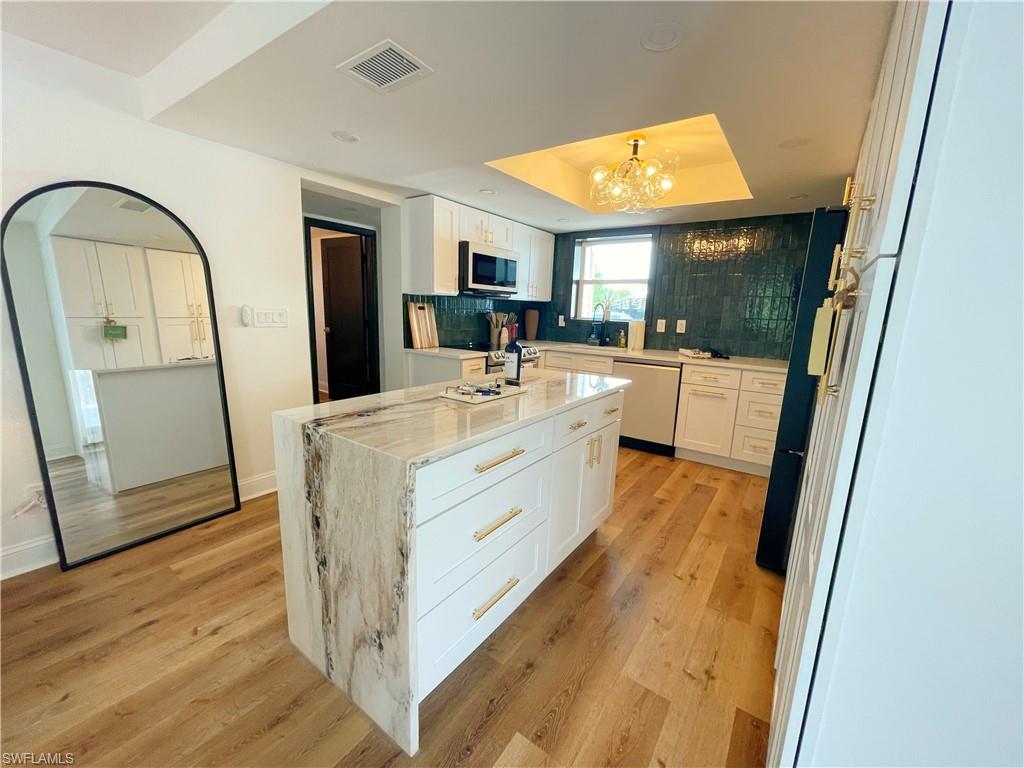 IMPERIAL SHORES - Residential