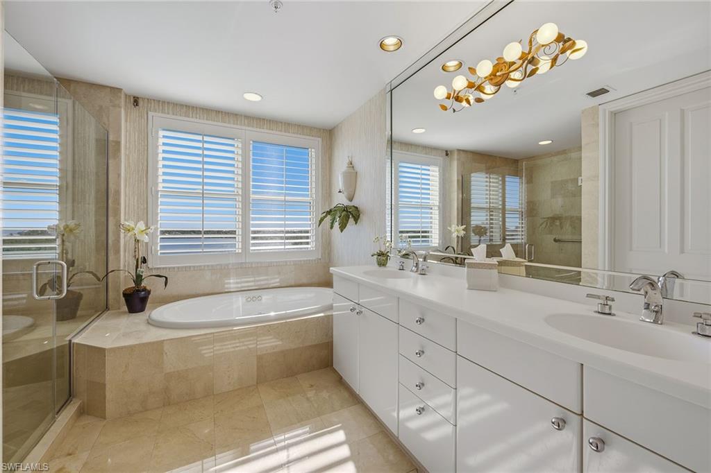 ROYAL MARCO POINT - Residential