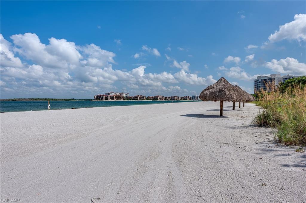 ROYAL MARCO POINT - Residential