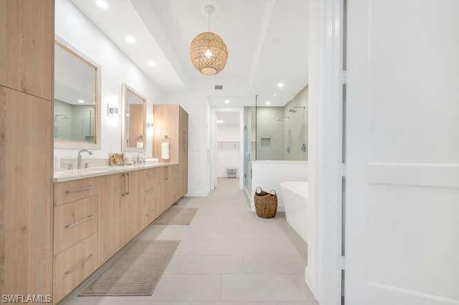 ELEVEN ELEVEN CENTRAL - Residential