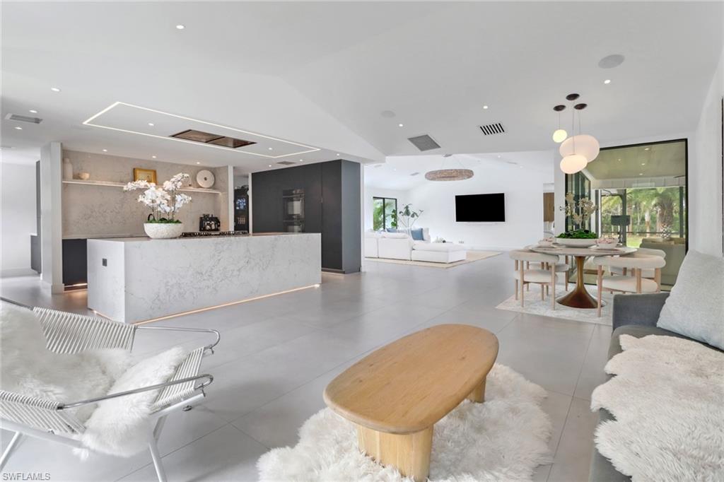 LIVINGSTON WOODS - Residential