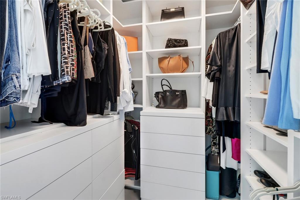 LIVINGSTON WOODS - Residential