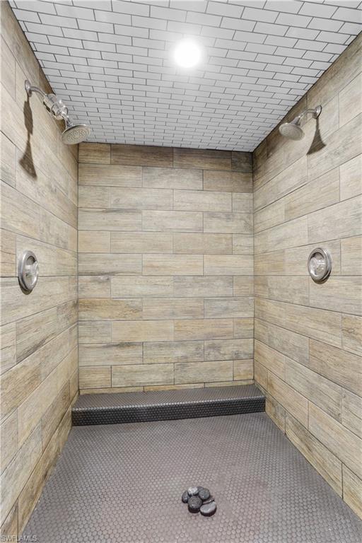 WHISKEY CREEK - Residential