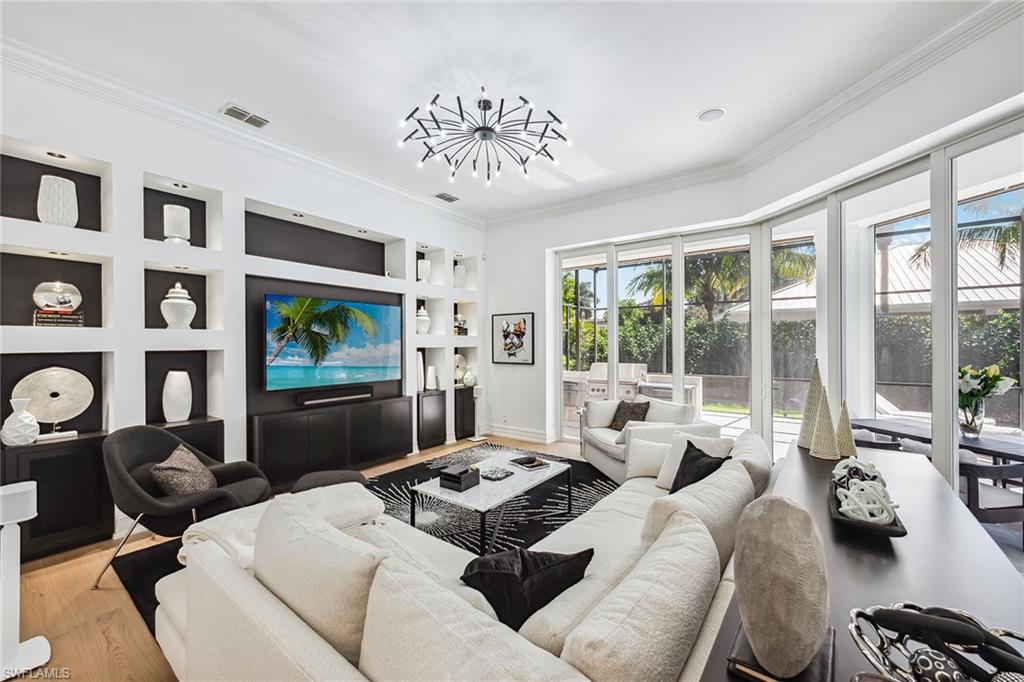 MOORINGS - Residential