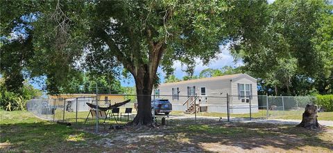 Manufactured Home in NORTH FORT MYERS FL 8406 McDaniel DR.jpg