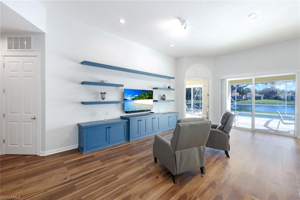 ISLAND WALK - Residential