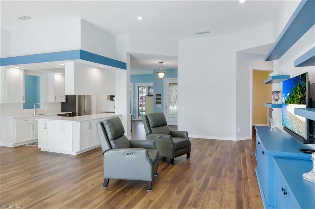 ISLAND WALK - Residential