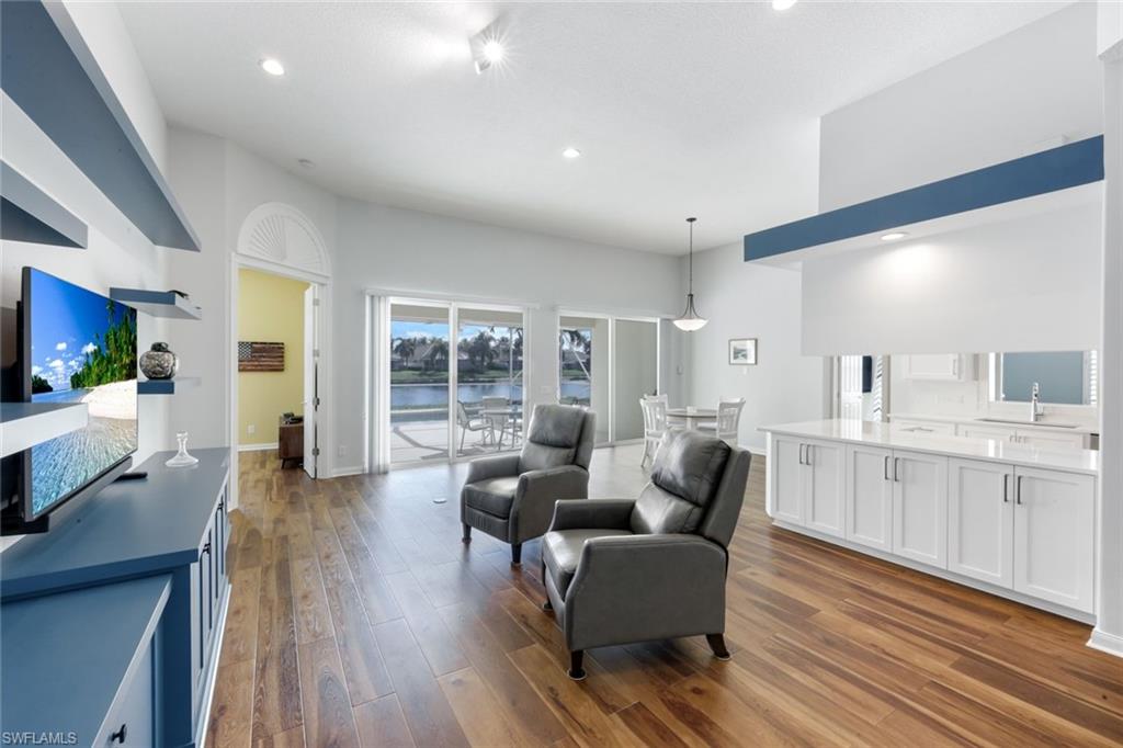 ISLAND WALK - Residential