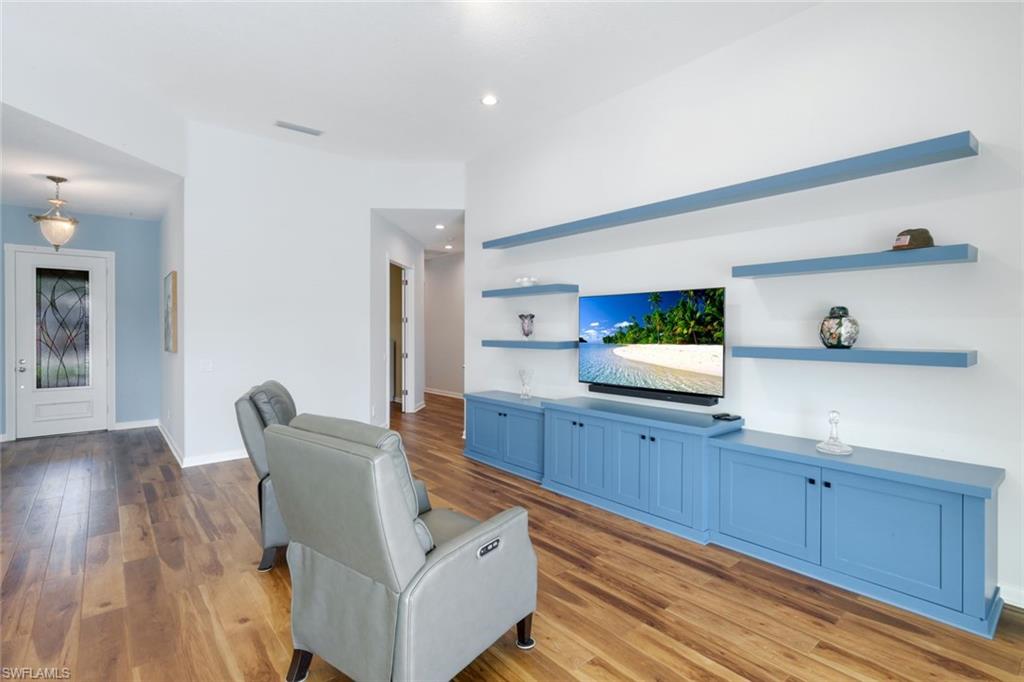 ISLAND WALK - Residential