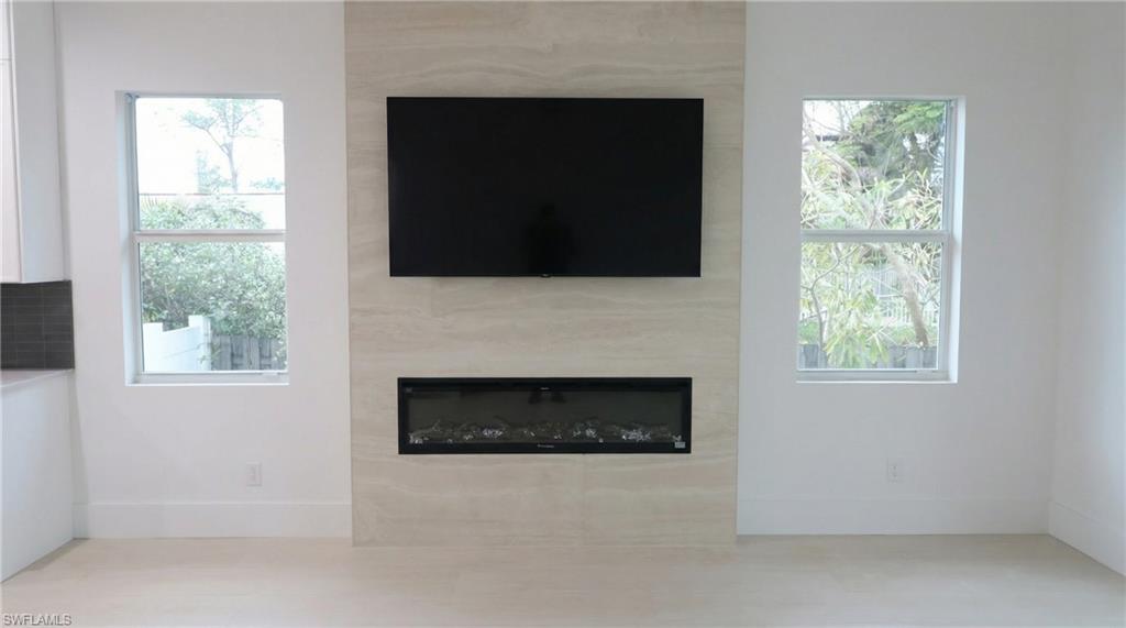 NAPLES PARK - Residential