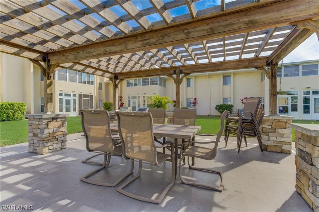 FAIRWAYS CONDO III - Residential