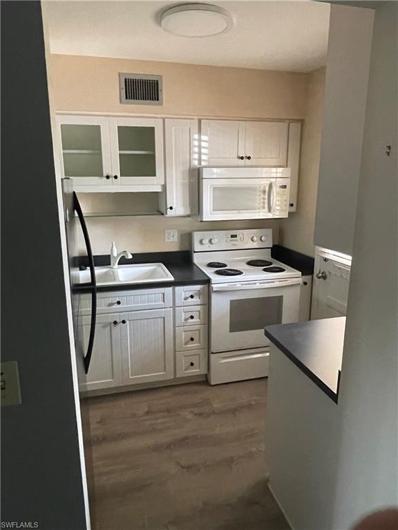 FAIRWAYS CONDO III - Residential