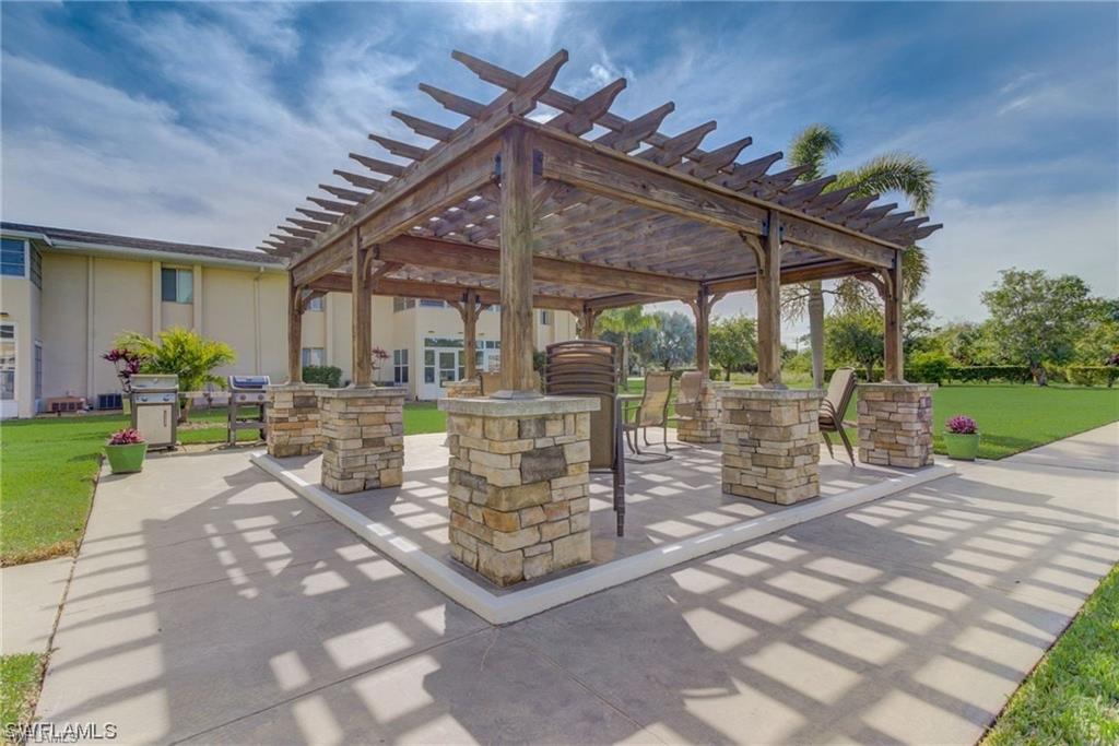 FAIRWAYS CONDO III - Residential