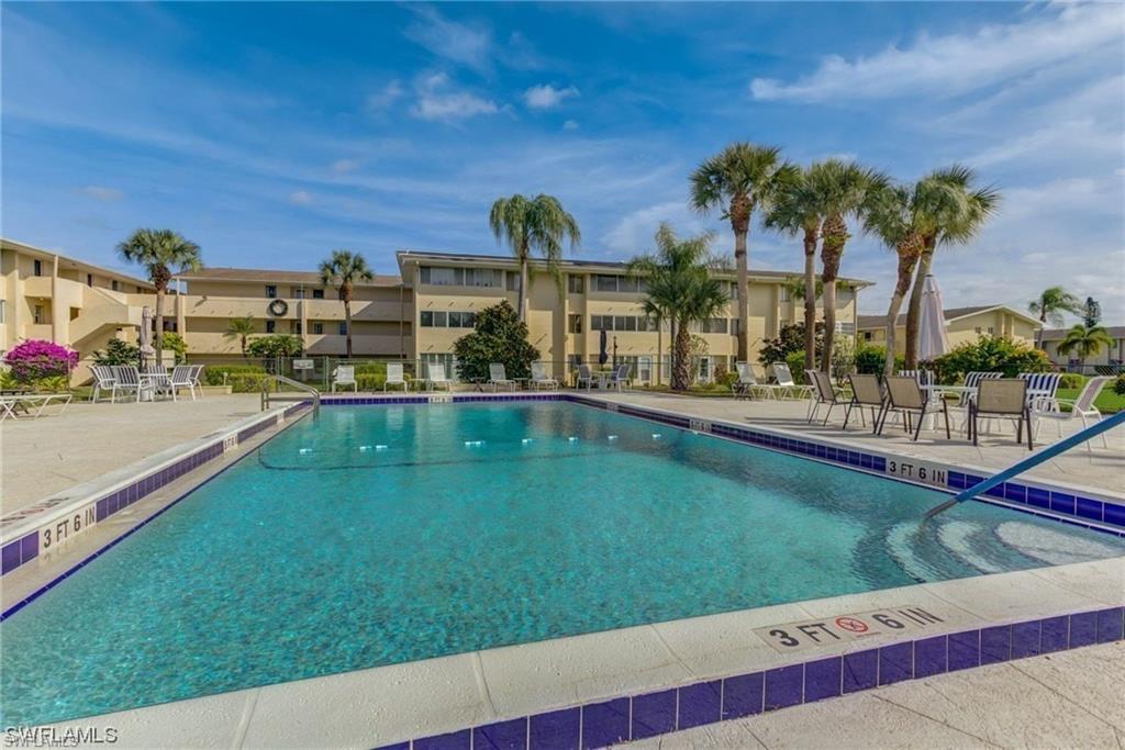 FAIRWAYS CONDO III - Residential