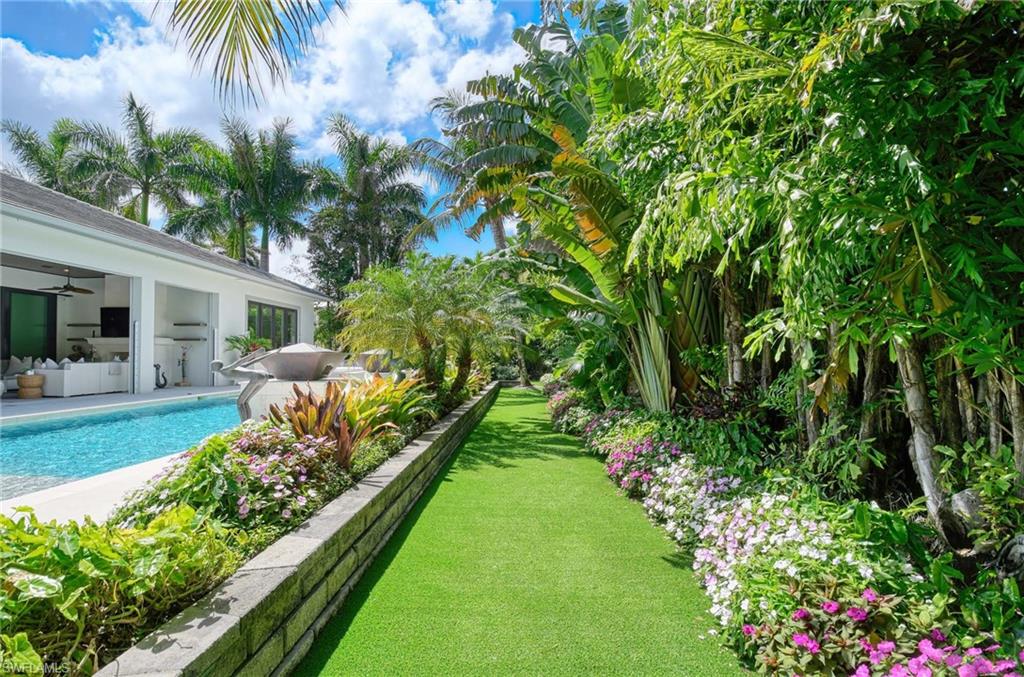 MOORINGS - Residential