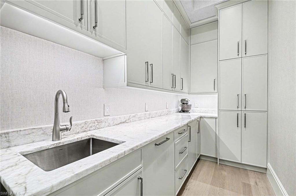 MOORINGS - Residential
