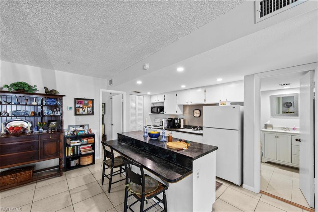 GLADES COUNTRY CLUB - Residential