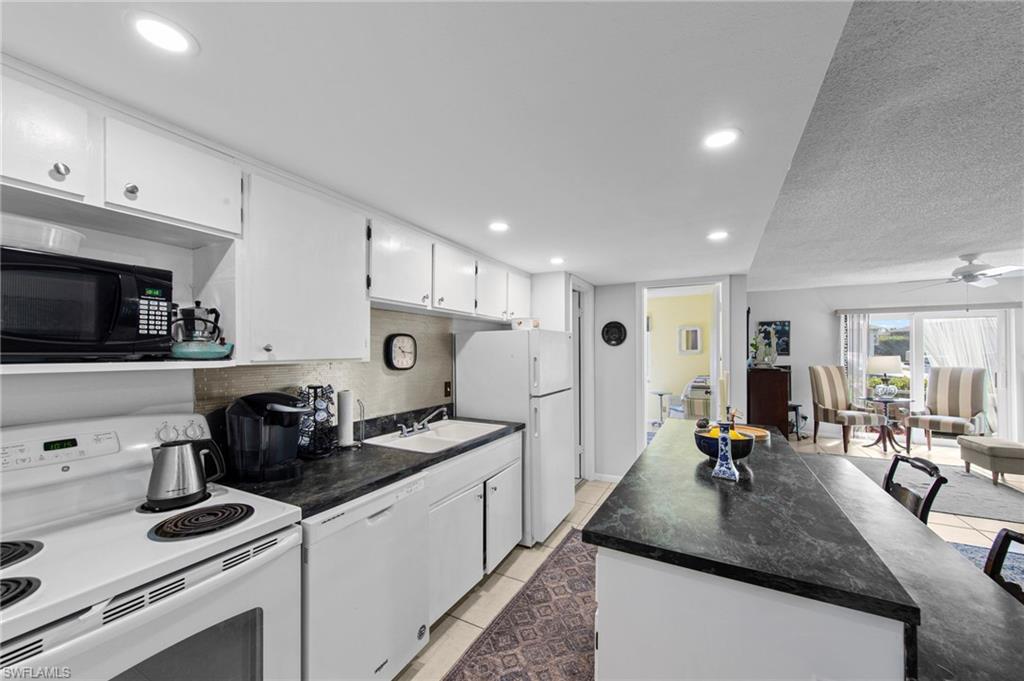 GLADES COUNTRY CLUB - Residential