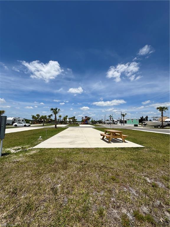 PALM BREEZE - Land
