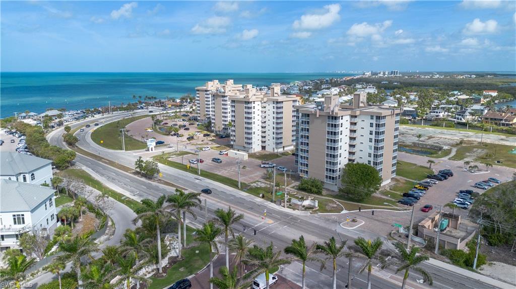 BEACH AND TENNIS CLUB - Residential