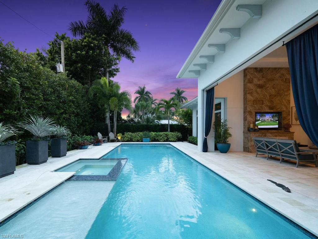 MOORINGS - Residential