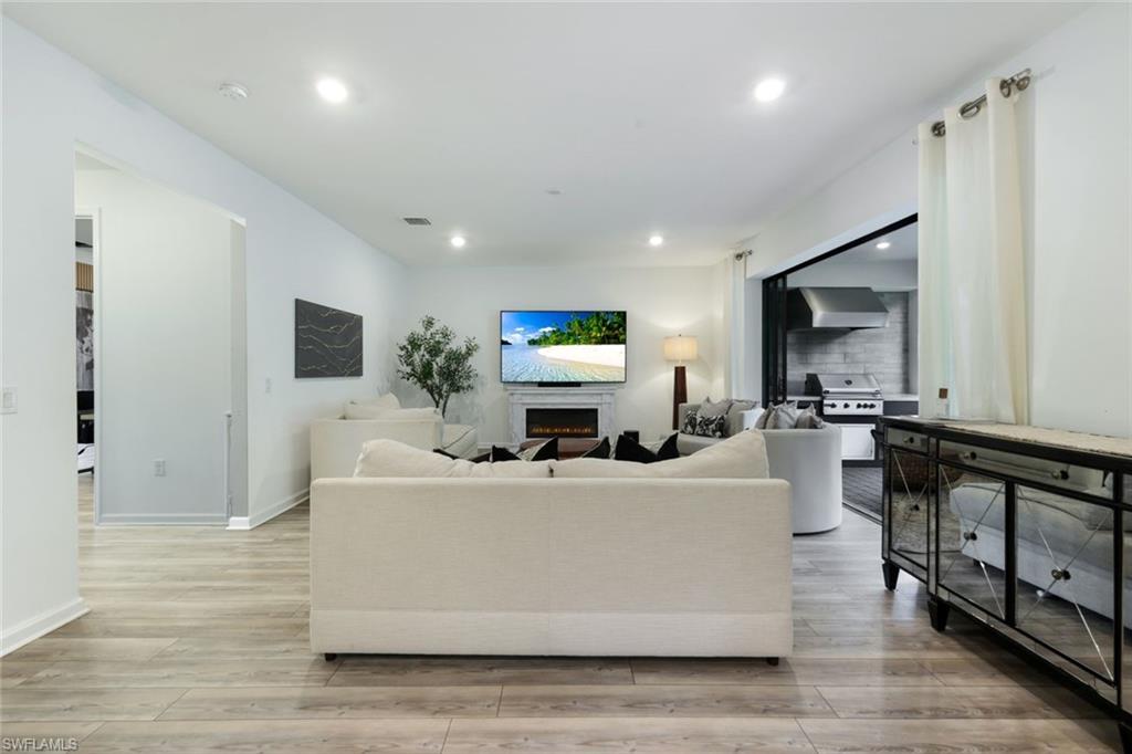 VENTANA POINTE - Residential