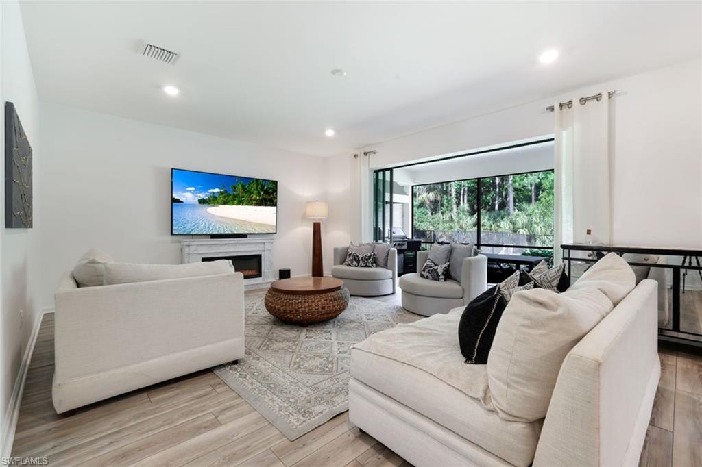 VENTANA POINTE - Residential