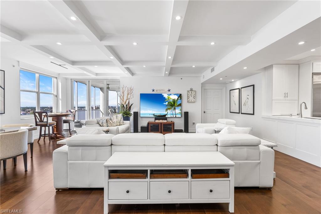 THE SHORES - Residential