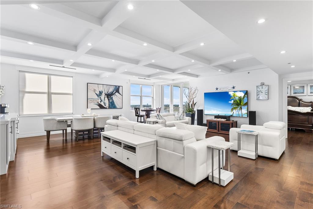 THE SHORES - Residential