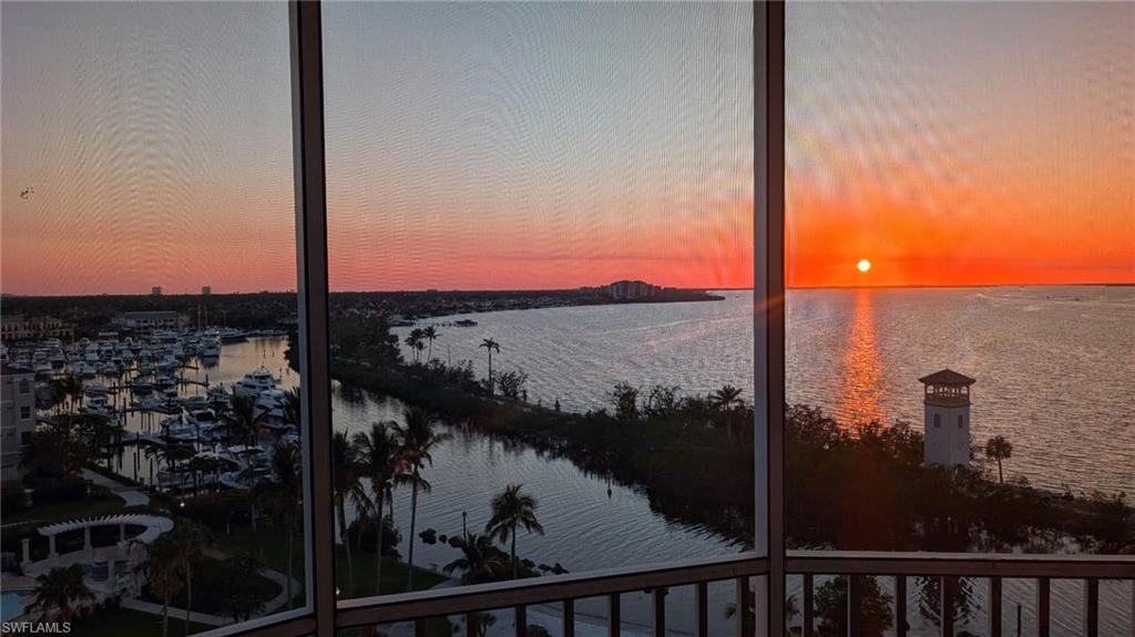 THE SHORES - Residential