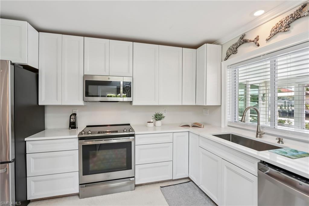 LITTLE HICKORY SHORES - Residential