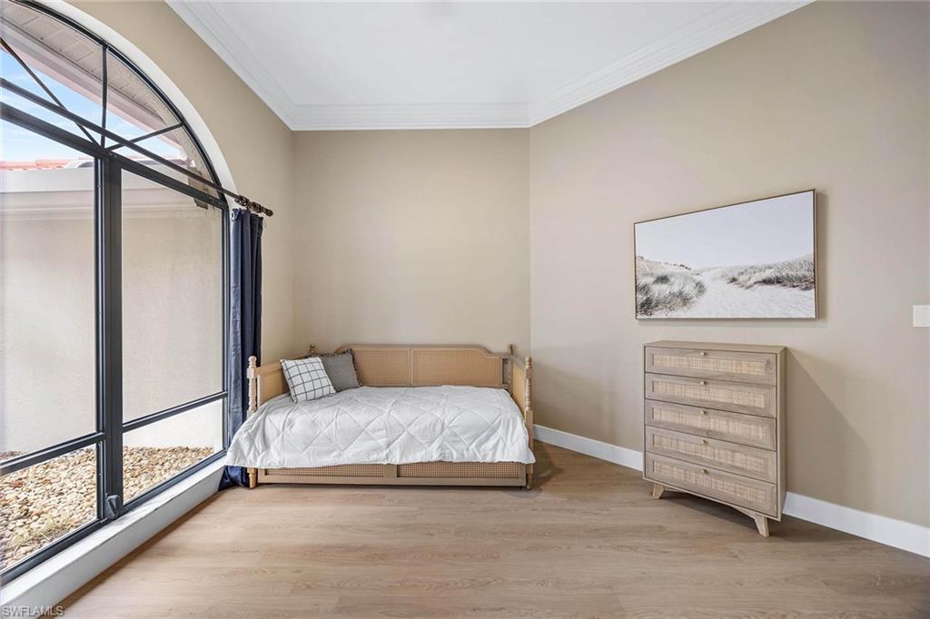 LONGSHORE LAKE - Residential