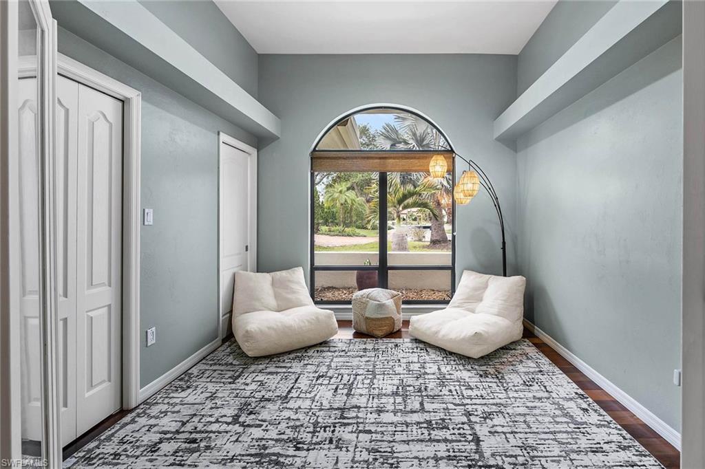 LONGSHORE LAKE - Residential