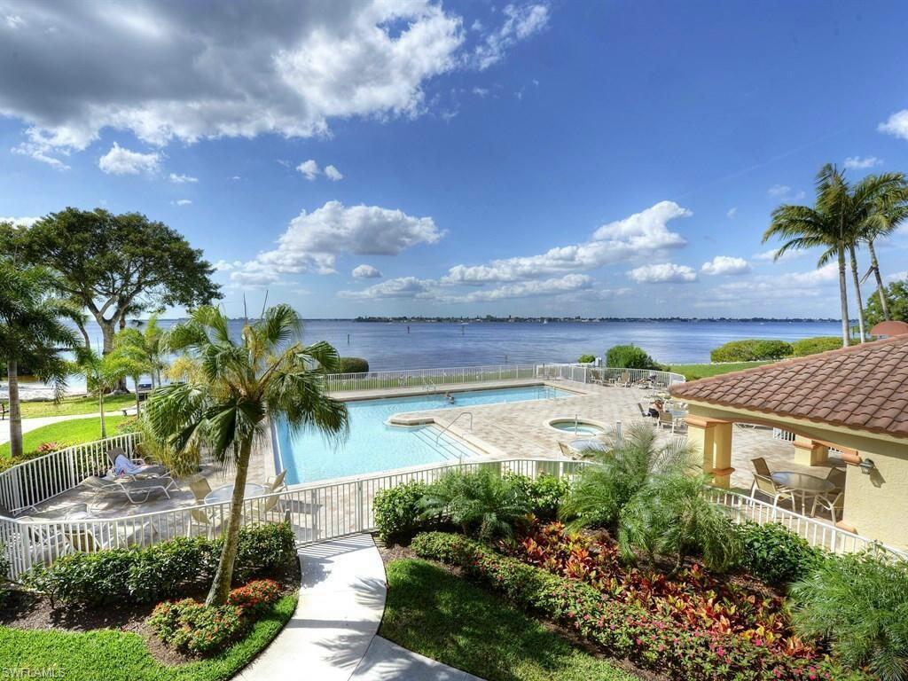 THE SHORES - Residential