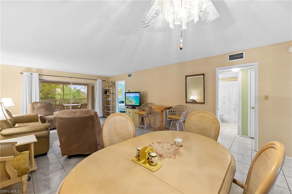 COUNTRY CLUB MANOR - Residential Lease