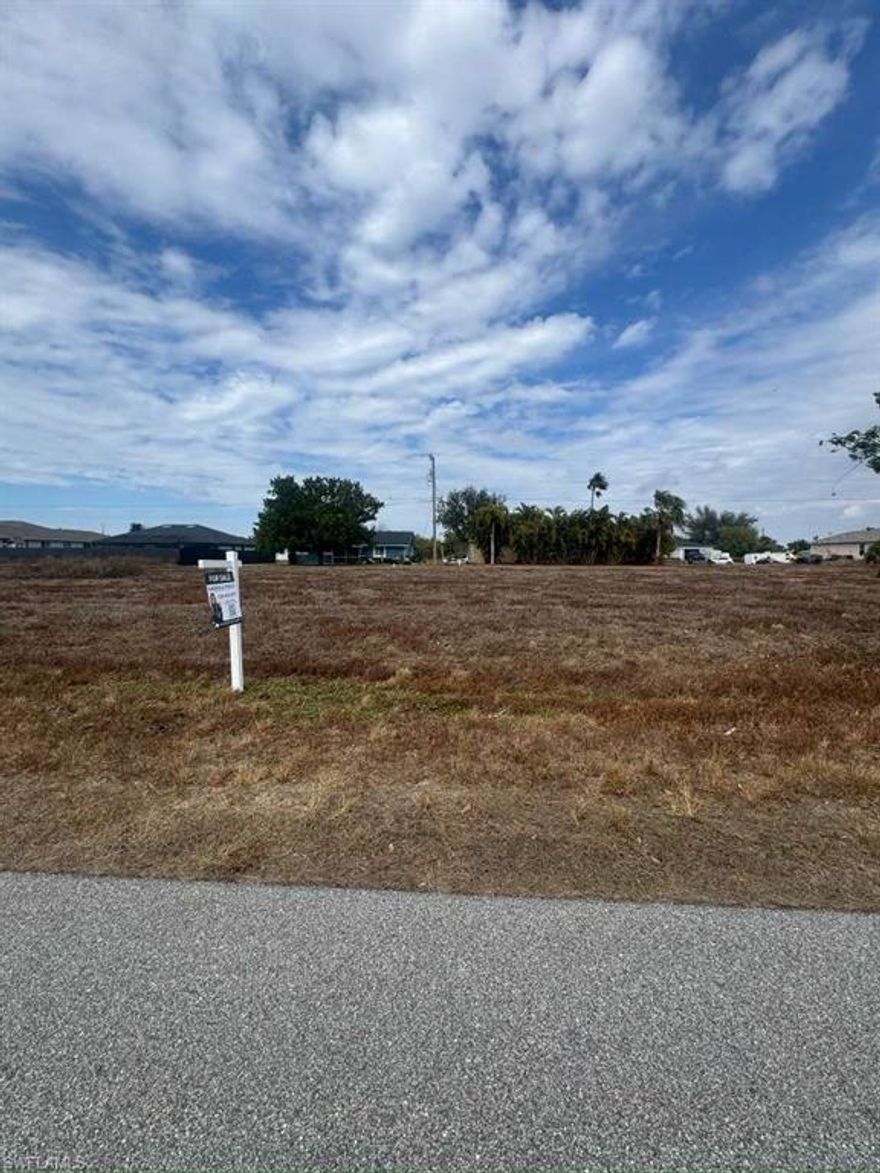 Beautiful and spectacular buildable lot, located in a rapidly growing area of Cape Coral.
Survey available, helping streamline and facilitate the construction process.
   The seller has contributed $8,000 toward the assignment cost, representing a financial benefit to the buyer.
  Excellent opportunity to build a single-family home or hold as an investment in an area with strong demand and future appreciation. Conveniently located near main roads, shopping, and new residential developments.