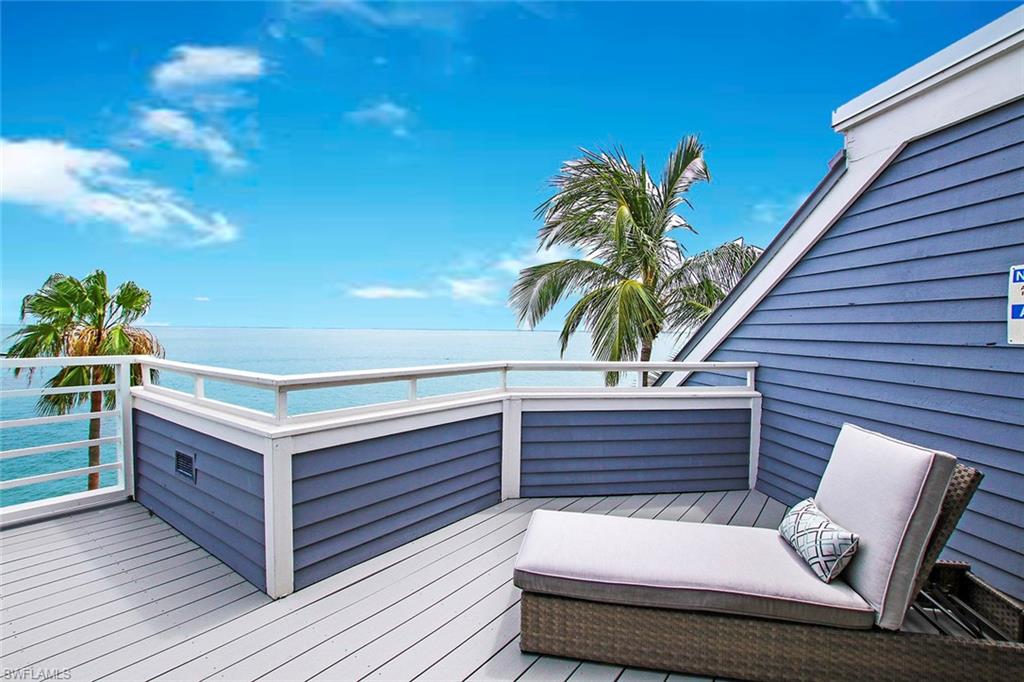 LAND'S END - Residential