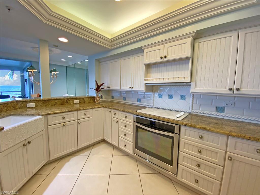 LAND'S END - Residential