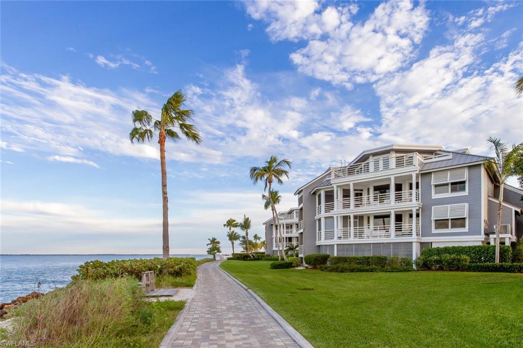 LAND'S END - Residential