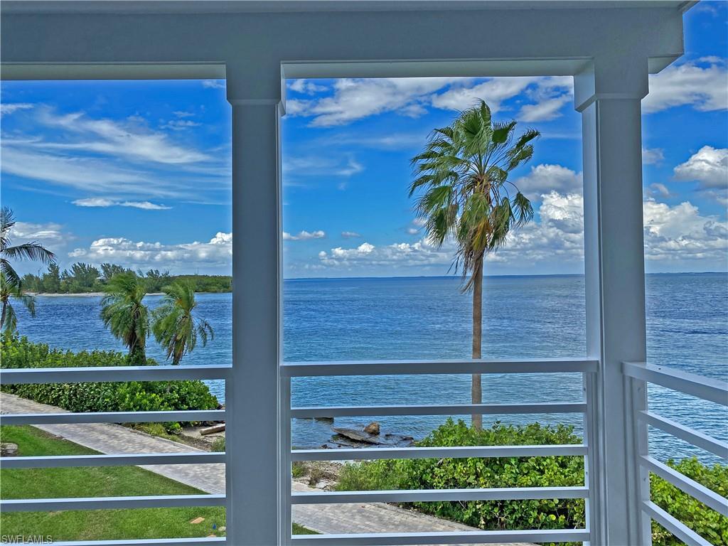 LAND'S END - Residential