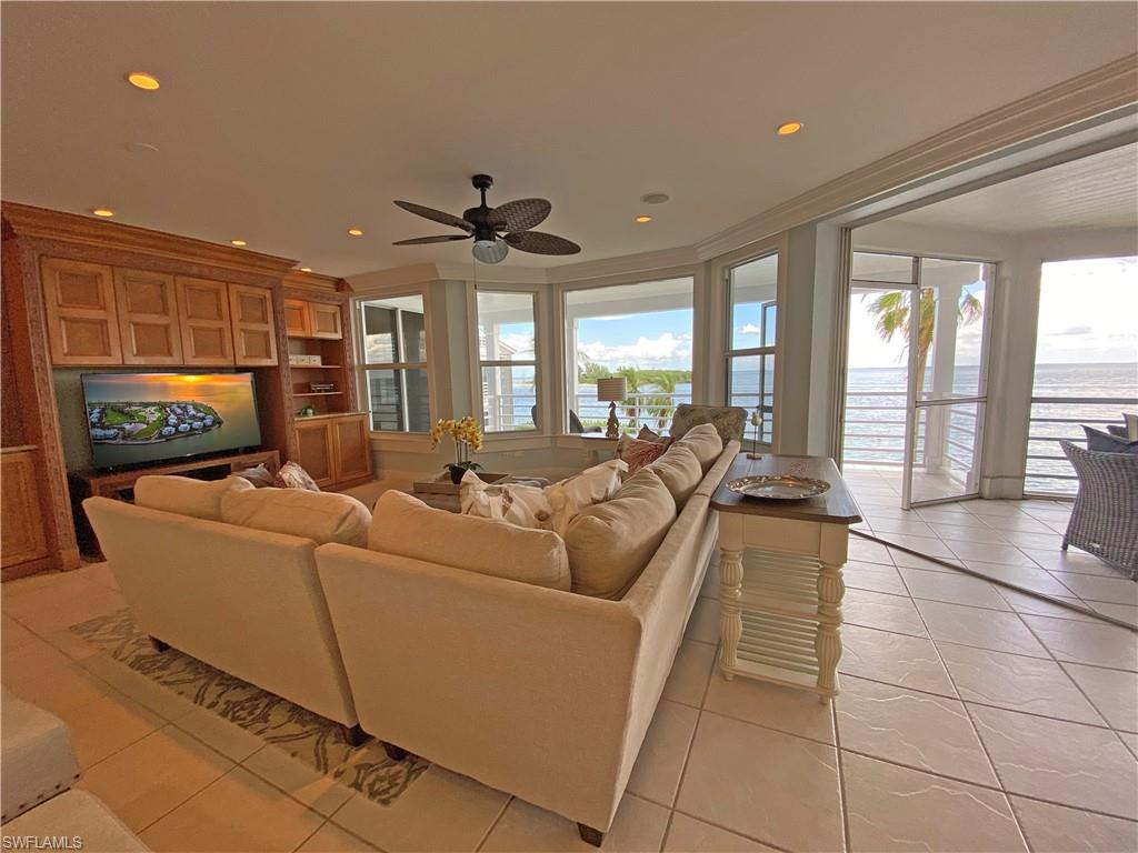 LAND'S END - Residential