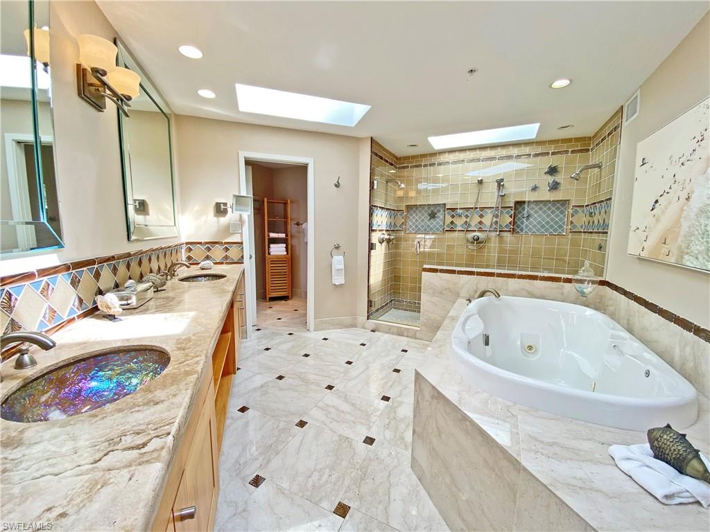 LAND'S END - Residential