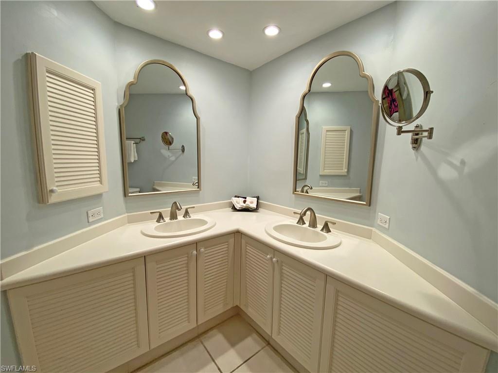 LAND'S END - Residential