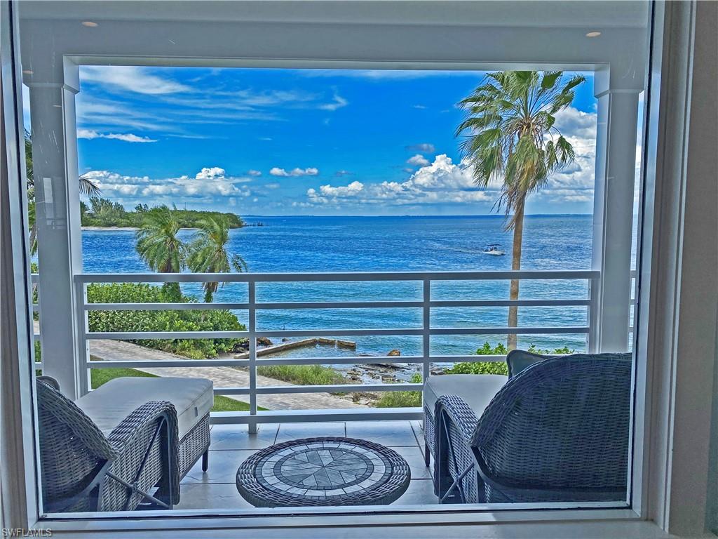 LAND'S END - Residential