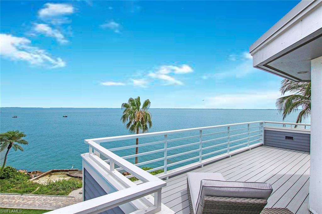 LAND'S END - Residential