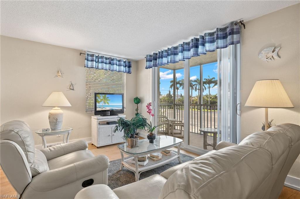 BEACH AND TENNIS CLUB - Residential Lease